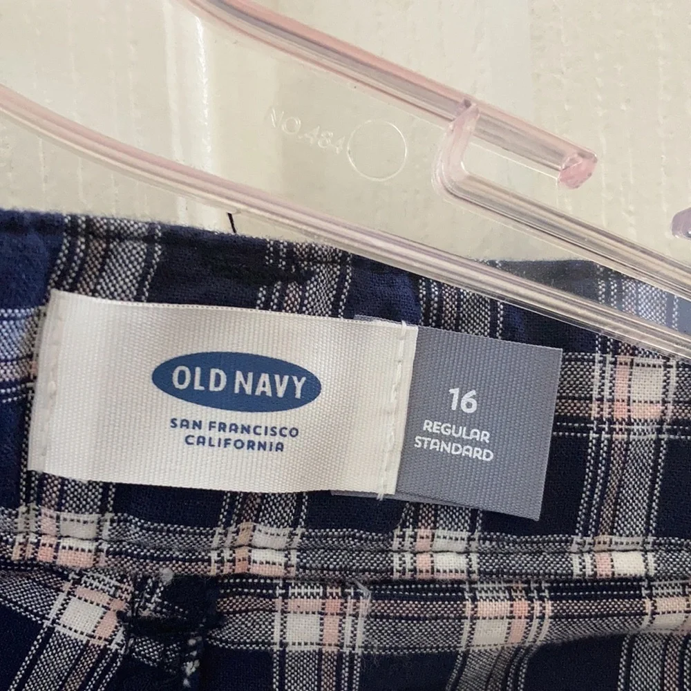 FINAL MARKDOWN Boys old navy shorts 16